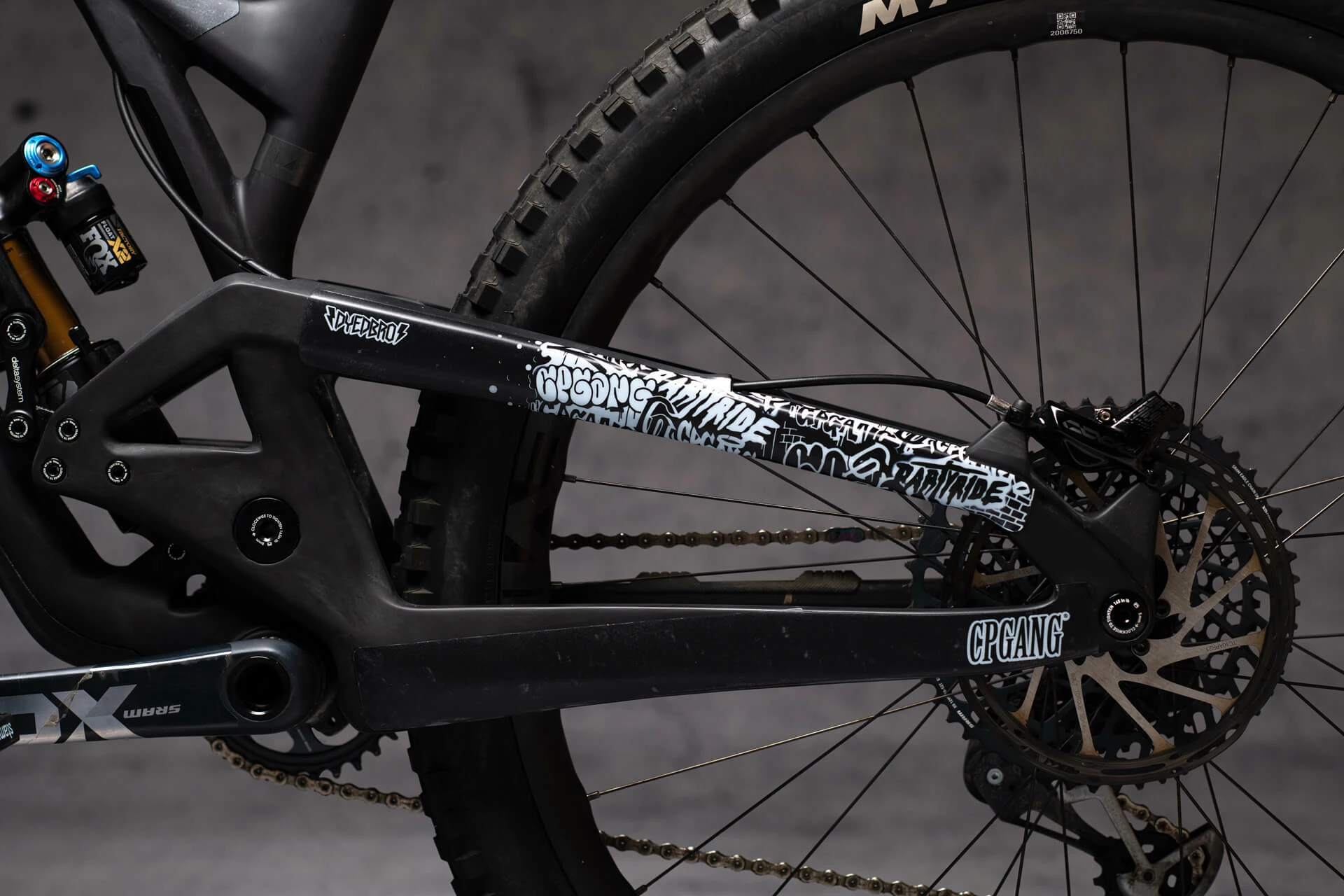 Dyedbro Kit De Protection Du Cadre - CP Gang 5 Dyedbro Kit De Protection Du Cadre - CP Gang – Image 3