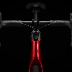 Domane SL 6 ETap Crimson/Trek Black -Vélos Soldes DomaneSL6eTap 22 35028 A Alt6vuDrJKjRfFXCs