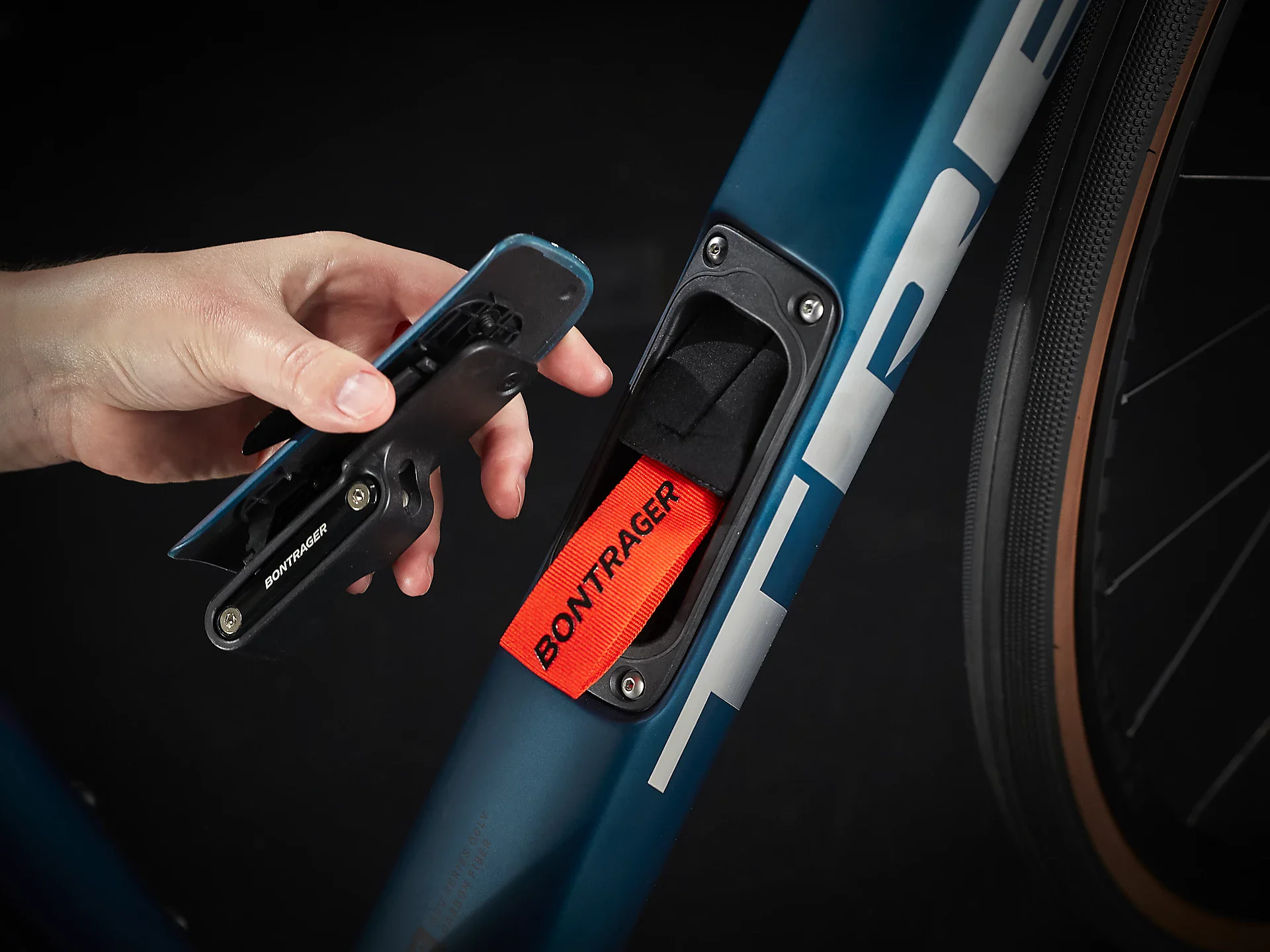 Domane SL 6 ETap Satin Dark Aquatic/Satin Trek Black 8 Domane SL 6 ETap Satin Dark Aquatic/Satin Trek Black – Image 6