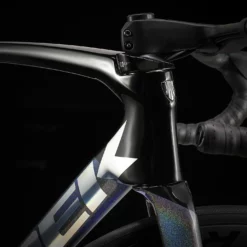 Émonda SLR 7 Dark Prismatic/Trek Black 16 Émonda SLR 7 Dark Prismatic/Trek Black -Vélos Soldes EmondaSLR7 22 35487 A Alt3