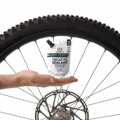 Peaty's Holeshot BioFibre Tubeless Tyre Sealant - 120 Ml -Vélos Soldes Holeshot Trailpouch scaled