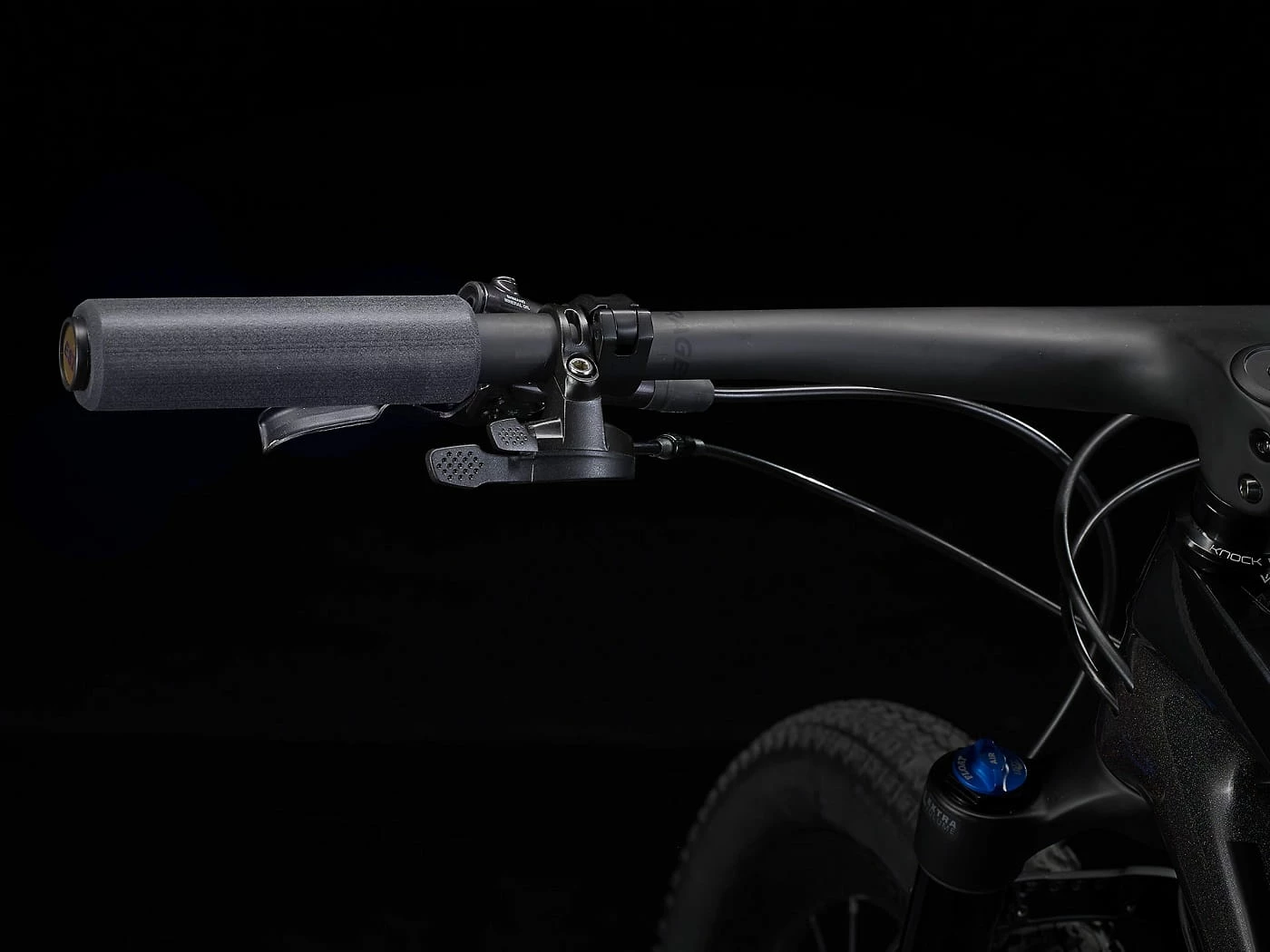 Procaliber 9.8 Dark Prismatic/Trek Black 12 Procaliber 9.8 Dark Prismatic/Trek Black – Image 10